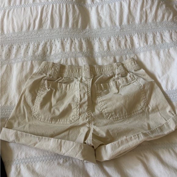 Hollister Women's Beige Cargo Shorts low rise - Picture 2 of 5